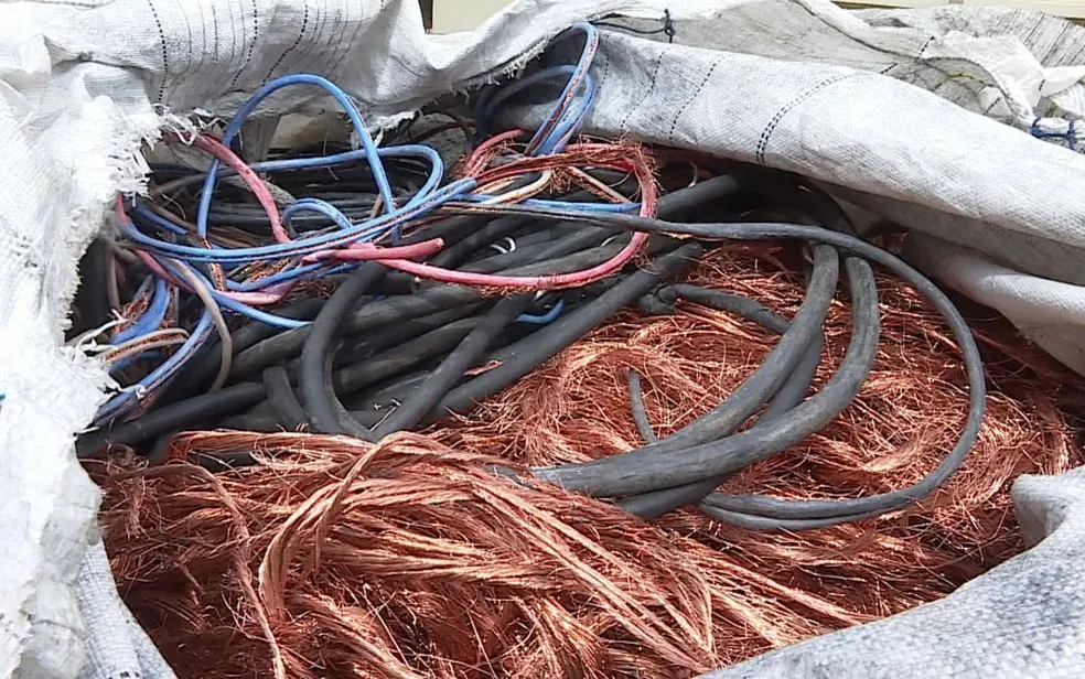 Homem é preso com fiação elétrica furtada e ferramentas em Umuarama