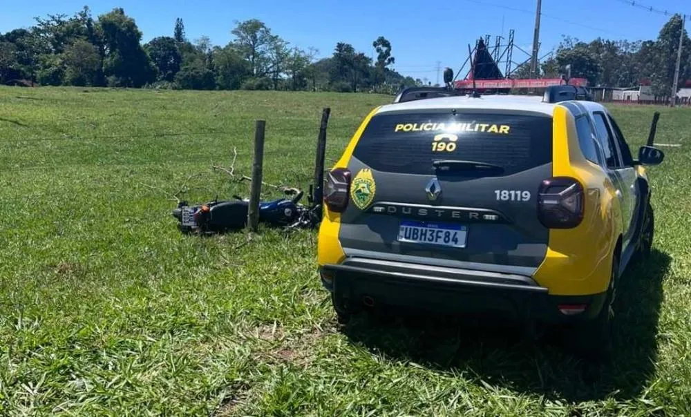 Motociclista é preso após fugir da PM e bater em cerca em Cafezal do Sul