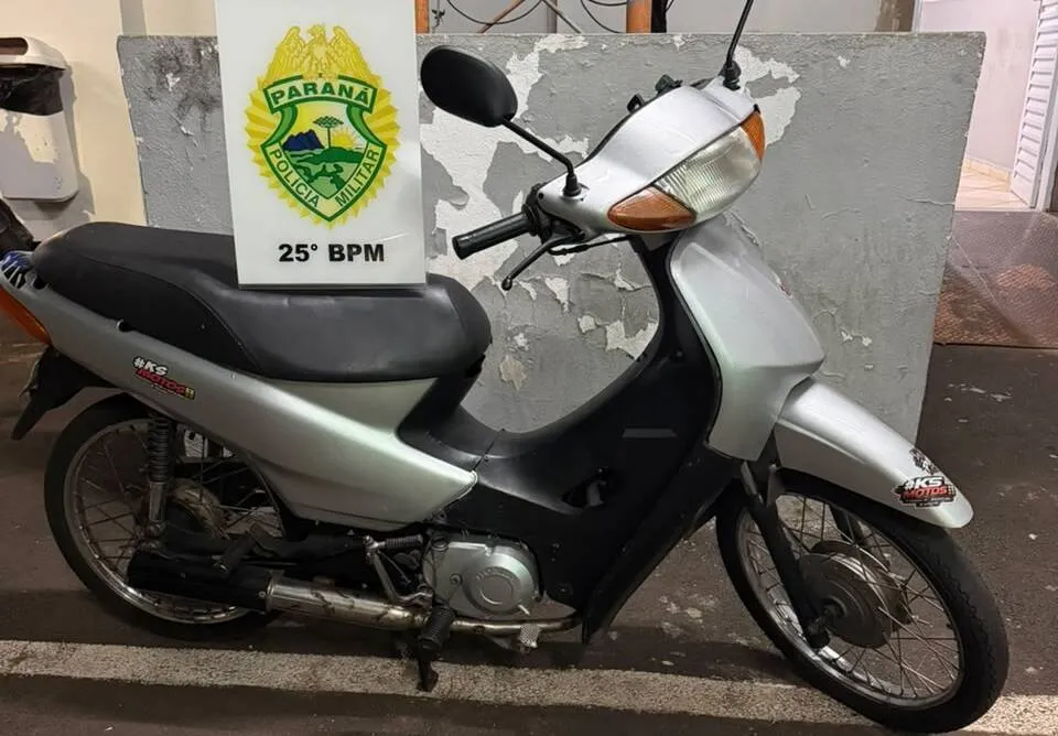 PM apreende motoneta com identificação de outro veículo em Umuarama