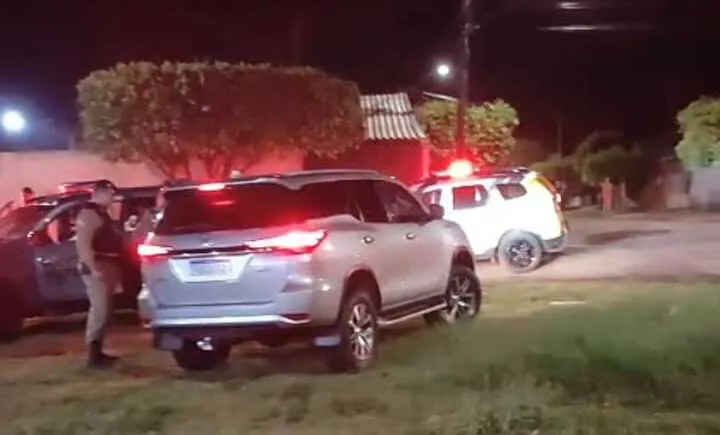 Caminhonete furtada é recuperada após perseguição em Cruzeiro do Oeste